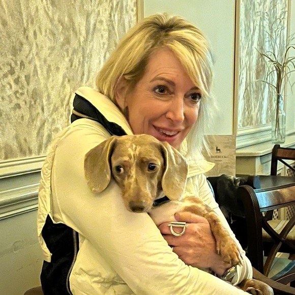 Meet your Posher, Deborah - Picture 1 of 2